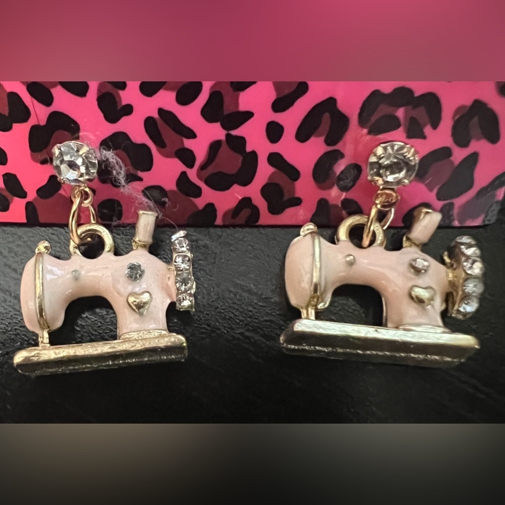 🧵NWT! Sewing Machine Earrings